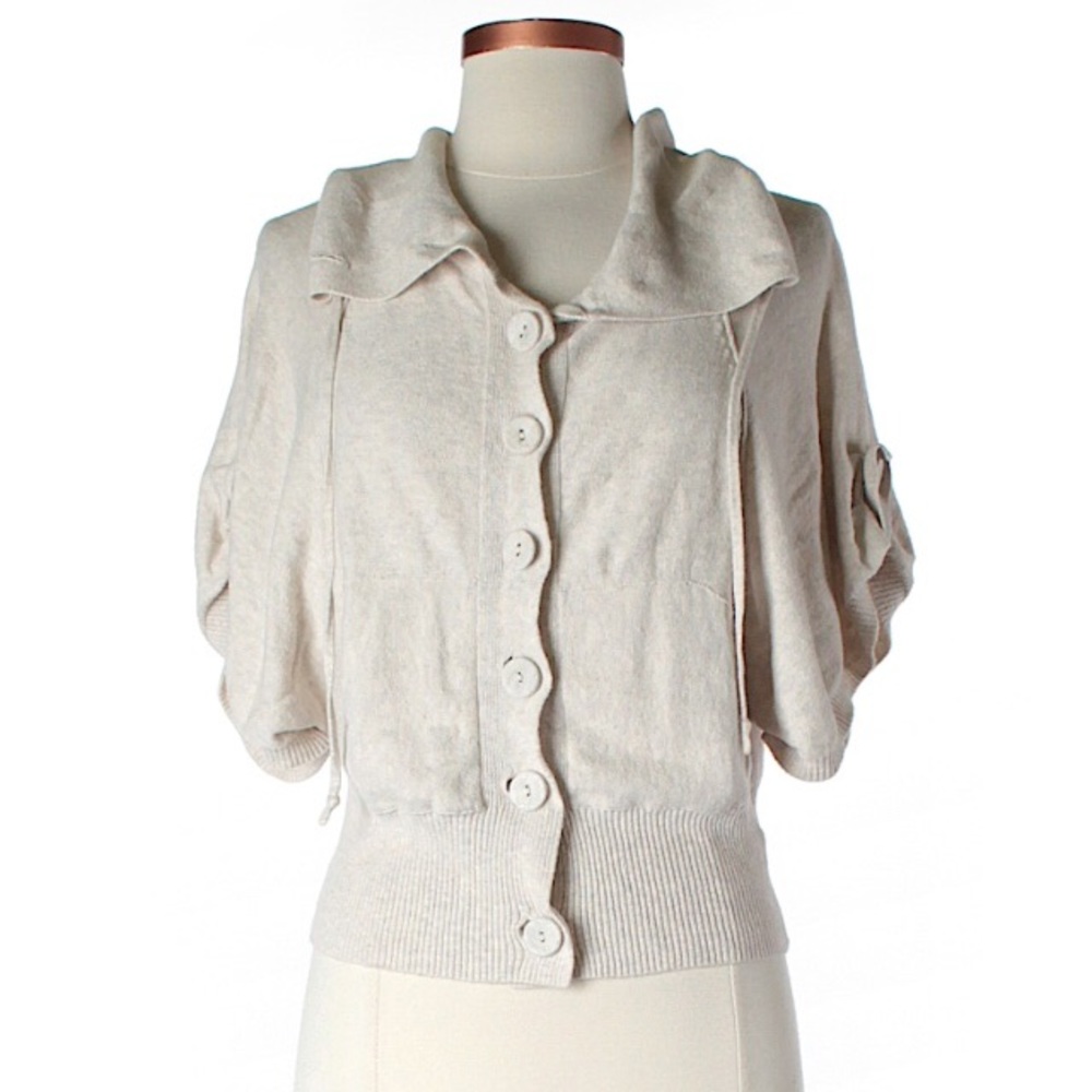 2/$20 🎈 Guess Cream Colored Short Sleeve Cardigan